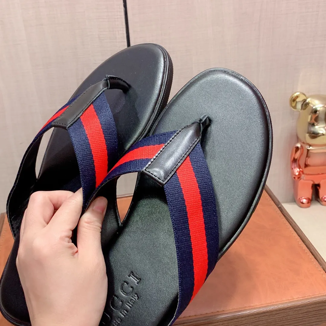 Slippers: New model: Factory price: 240💰💰🎩🎩🔥🔥《 Gucci* 》Series of slippers top purchasing agent🔍🔍Sold at the same time for men, original Italian imported webbing made of selected cowhide, exquisite workmanship,), sole: (super comfortable) original factory special sole, ⚠️exclusive double-layer movable molded sole super comfortable⚠️, real shot🎬the real thing is more beautiful🔍🔍266 regular code 38-44, can be ordered 45.
